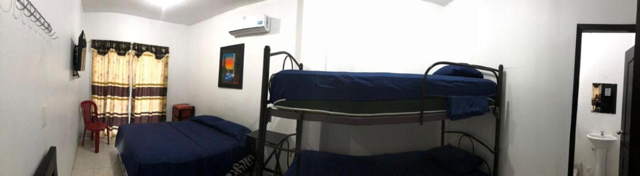 Hostal Playa Imperial Manta Luaran gambar