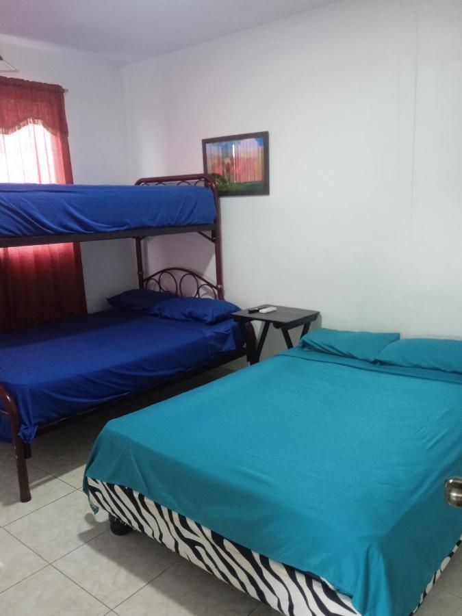 Hostal Playa Imperial Manta Luaran gambar